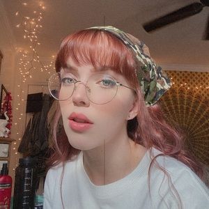 Meet your Posher, Eva